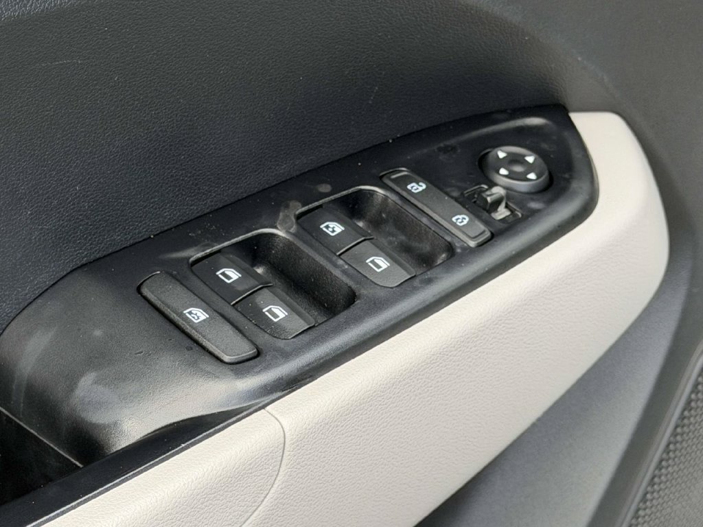 Certified 2024 Hyundai Venue SEL FWD image 17