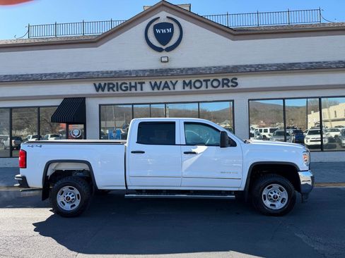 Used 2015 GMC Sierra 2500 4x4 Crew Cab w/ Sierra Convenience Package image 2