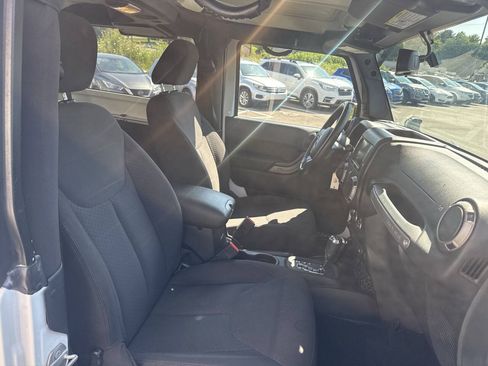 Used 2015 Jeep Wrangler Sport AWD/4WD image 12