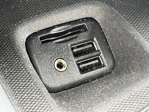 Used 2021 Buick Enclave Essence image 9