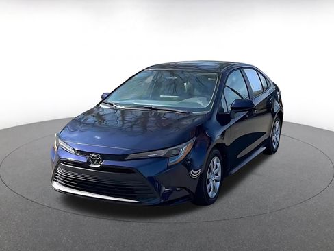 Used 2025 Toyota Corolla LE image 7