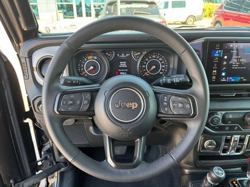 Used 2025 Jeep Wrangler Unlimited Sport AWD/4WD image 26
