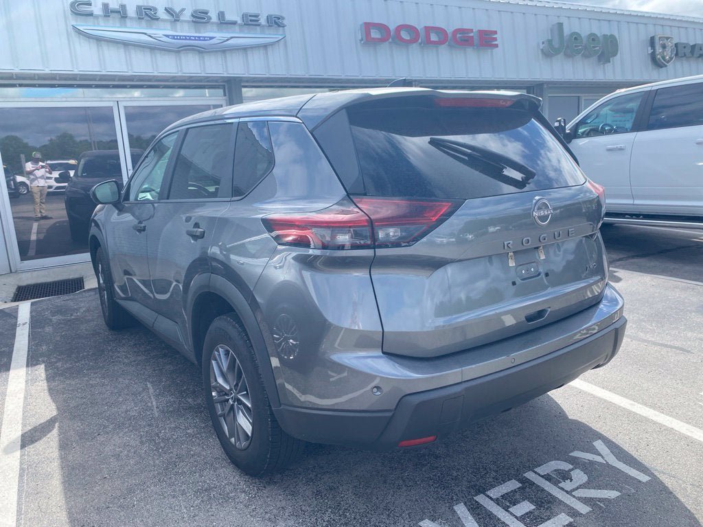 Used 2024 Nissan Rogue S AWD/4WD image 5
