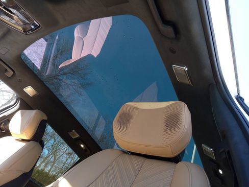 Used 2025 Cadillac Escalade IQ Sport 2 w/ LPO, ONYX Package image 12