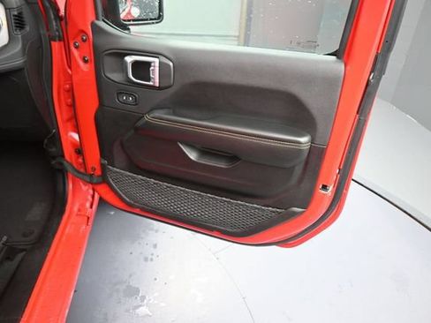 Used 2024 Jeep Wrangler Unlimited Sahara AWD/4WD image 13