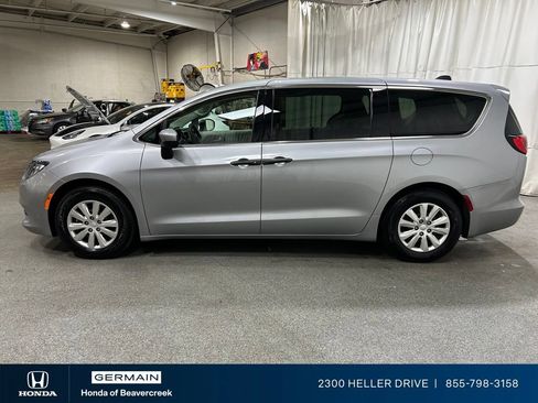 Used 2021 Chrysler Voyager L FWD image 5