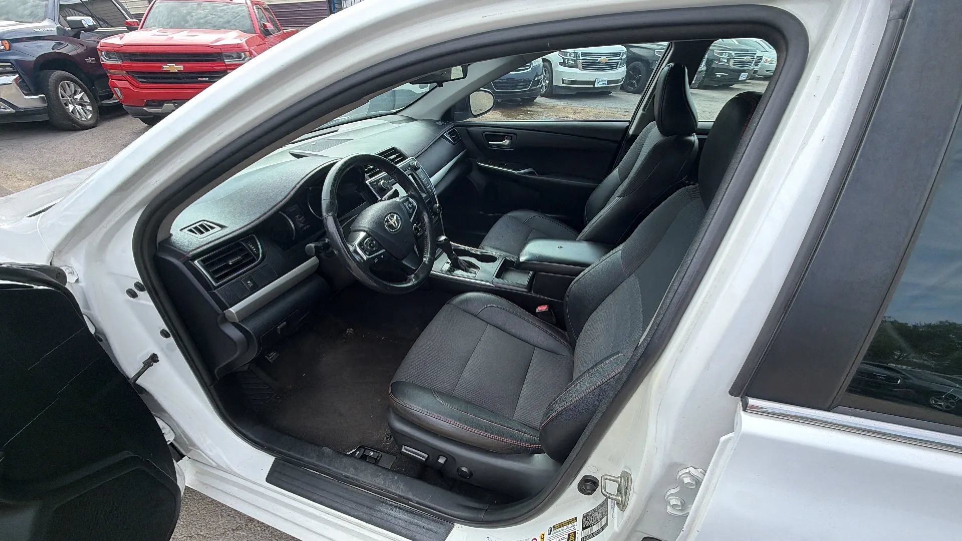 Used 2017 Toyota Camry SE FWD image 15