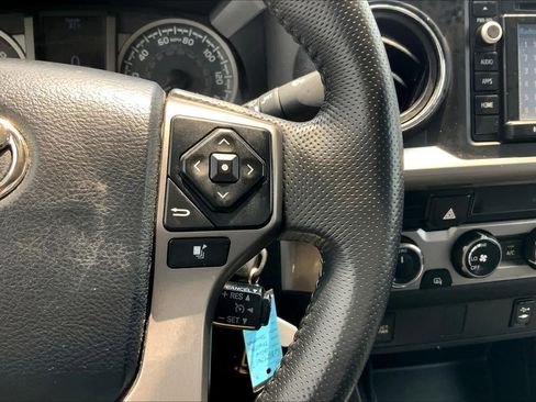 Used 2016 Toyota Tacoma SR5 w/ SR5 Appearance Package (SN) image 25