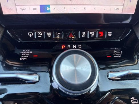 Used 2023 Jeep Grand Wagoneer L Series II AWD/4WD image 56