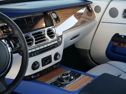 Certified 2019 Rolls-Royce Wraith image 27