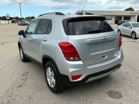 Used 2022 Chevrolet Trax LT w/ LT Convenience Package AWD/4WD image 3