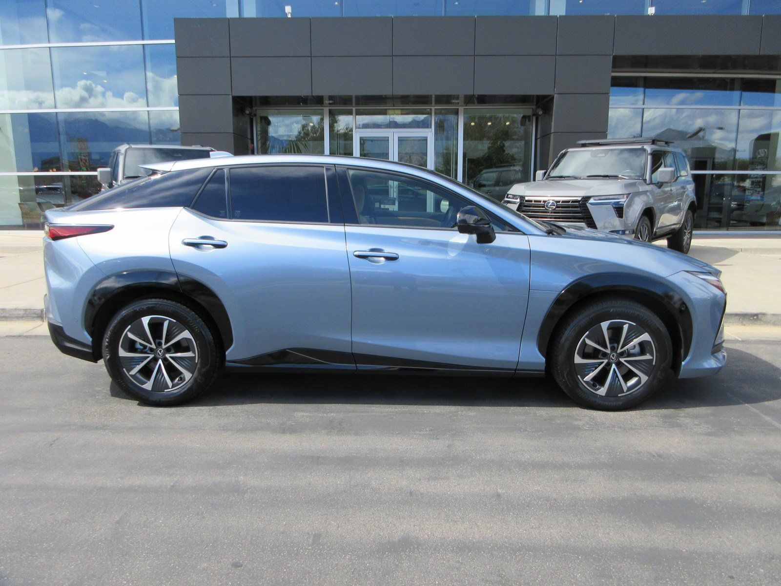 Used 2023 Lexus RZ 450e Premium w/ Technology Package AWD/4WD image 11
