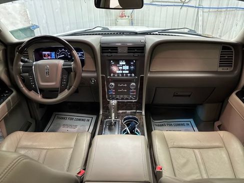 Used 2016 Lincoln Navigator Select AWD/4WD image 11