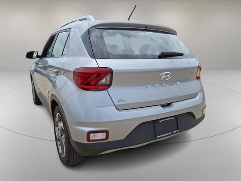 Certified 2025 Hyundai Venue SEL FWD image 8