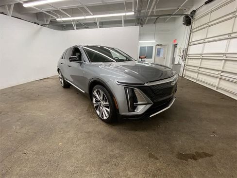 Certified 2025 Cadillac Lyriq Luxury w/ LPO, Floor Liner Package image 8