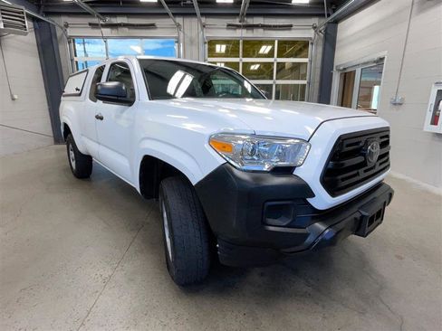 Used 2019 Toyota Tacoma SR image 7