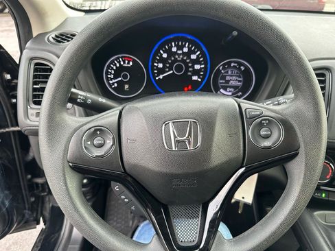 Used 2019 Honda HR-V LX image 17
