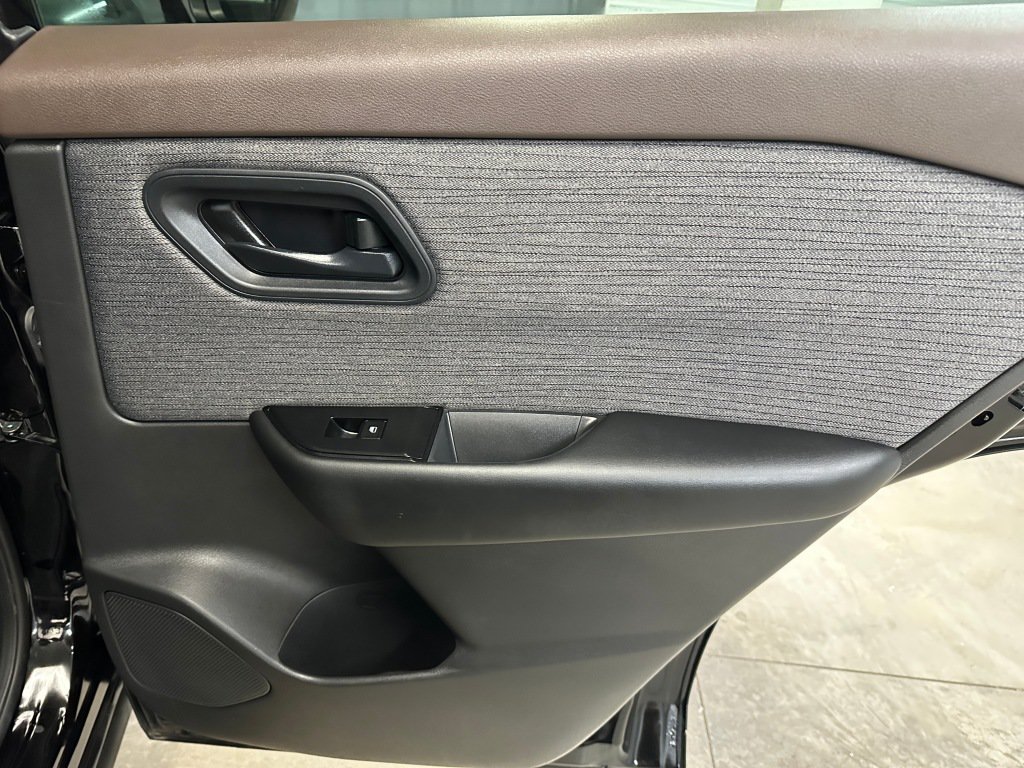 Used 2023 Nissan Rogue S AWD/4WD image 24