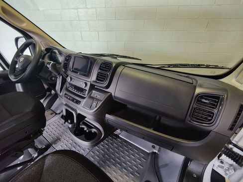 Used 2024 RAM ProMaster 2500 w/ Convenience Group FWD image 15