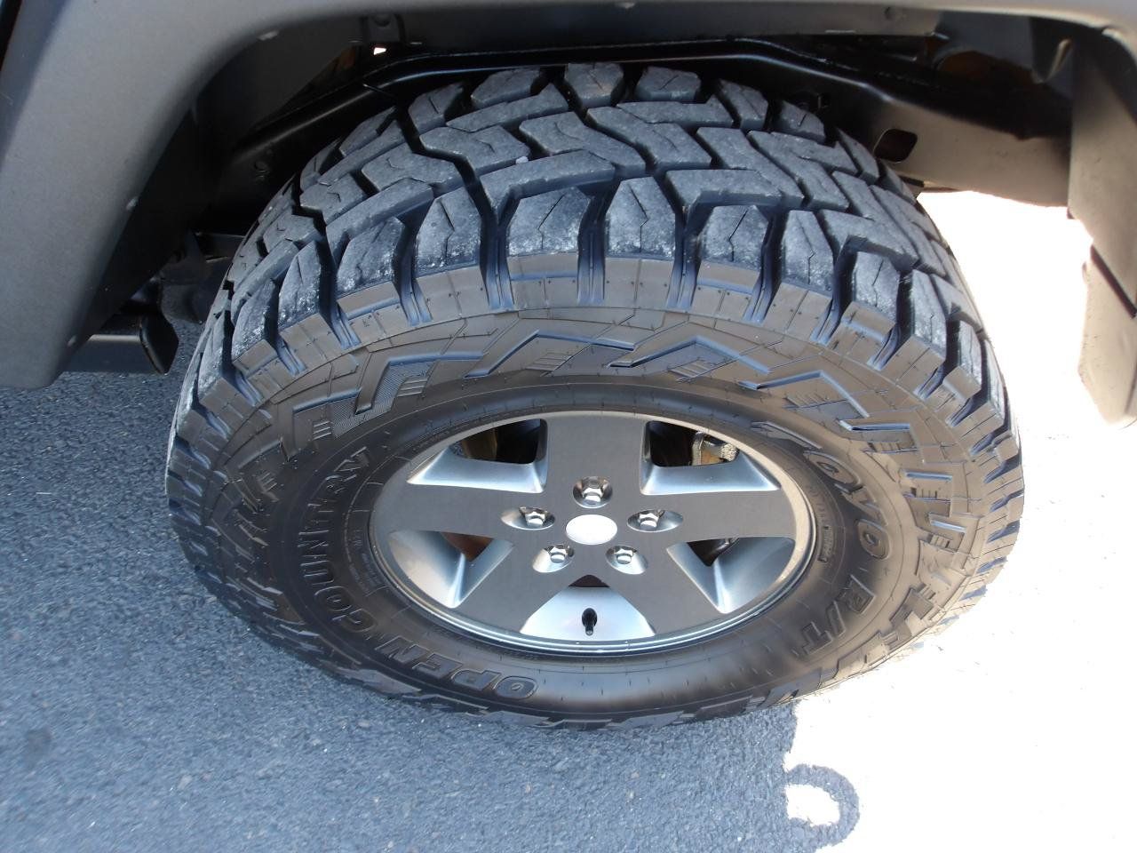 Used 2011 Jeep Wrangler Unlimited Rubicon w/ Dual Top Group AWD/4WD image 23