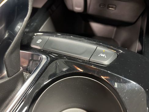 Used 2025 Chevrolet Trax LT w/ LT Convenience Package image 35