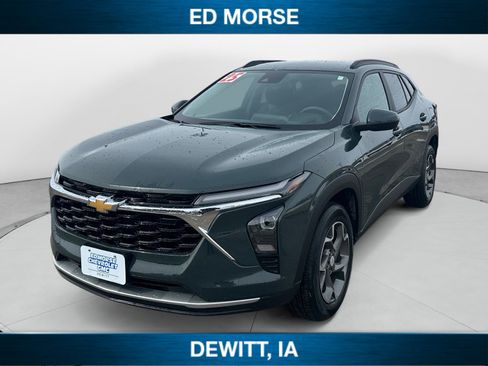 Used 2025 Chevrolet Trax LT image 1