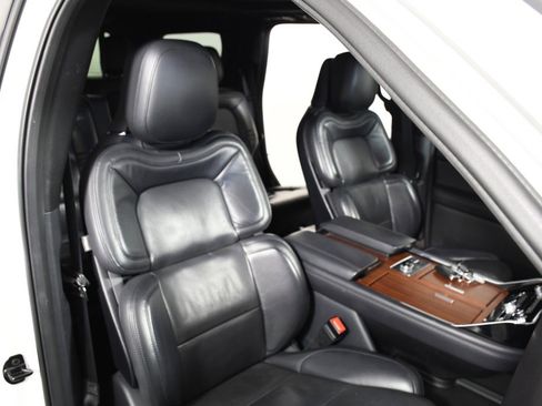 Used 2023 Lincoln Navigator Reserve image 19