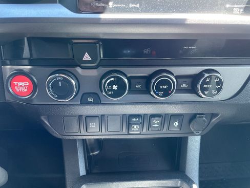 Certified 2018 Toyota Tacoma TRD Off-Road AWD/4WD image 18