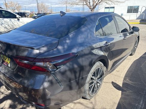 Used 2023 Toyota Camry SE image 2