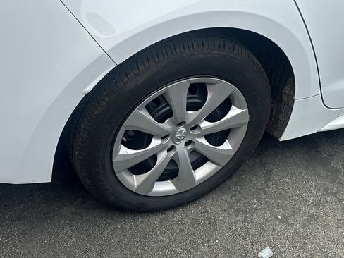 Used 2025 Toyota Corolla LE image 7