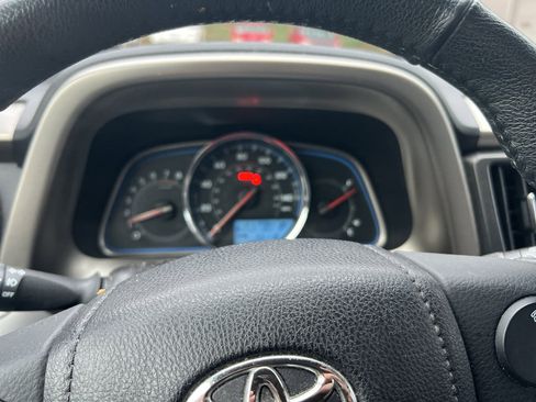 Used 2015 Toyota RAV4 Limited image 9