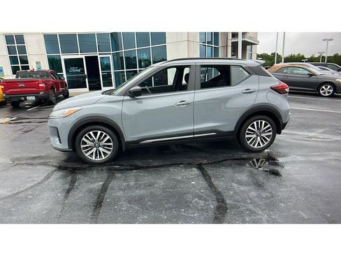 Used 2023 Nissan Kicks SR image 4