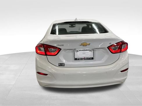 Used 2019 Chevrolet Cruze LT w/ Convenience Package FWD image 4