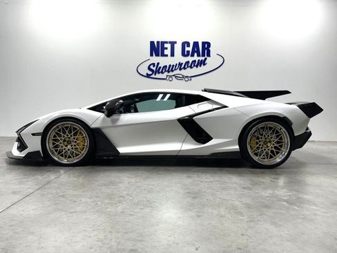 Used 2024 Lamborghini Revuelto AWD/4WD image 3