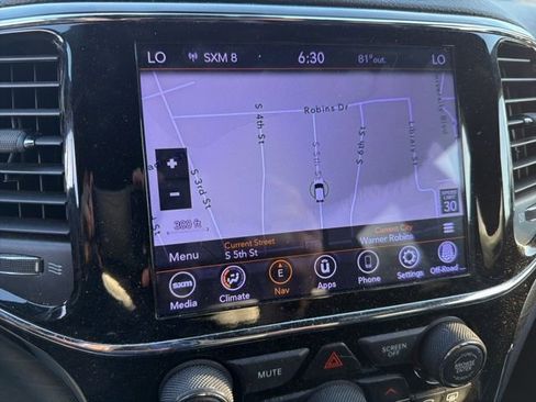 Used 2020 Jeep Grand Cherokee Laredo w/ 18" Wheel & 8.4" Radio Group image 11