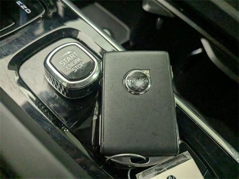 Used 2024 Volvo S60 B5 Plus image 25