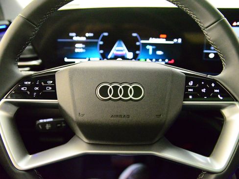Certified 2025 Audi Q5 Prestige image 13