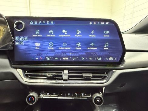 Used 2025 Chevrolet Equinox EV RS image 27