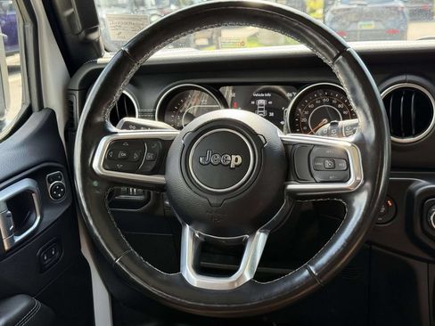 Used 2022 Jeep Wrangler Unlimited Sahara w/ Cold Weather Group AWD/4WD image 19
