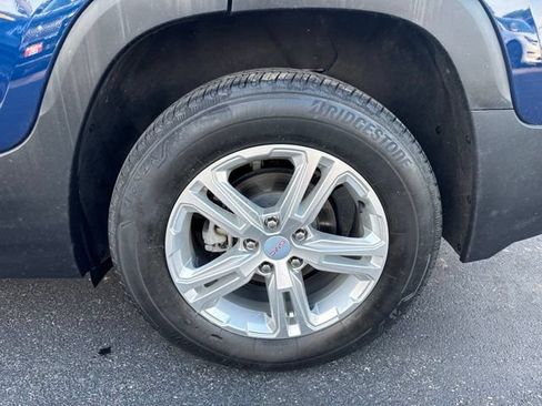 Used 2022 GMC Terrain SLE w/ Driver Convenience Package AWD/4WD image 17