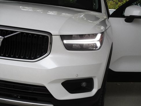 Used 2022 Volvo XC40 T5 Momentum image 57