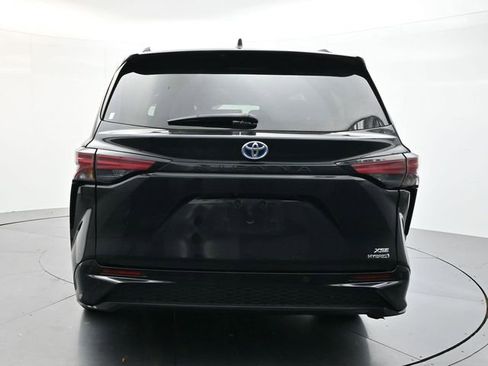 Used 2023 Toyota Sienna XSE image 7
