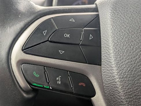 Used 2019 Jeep Grand Cherokee Laredo image 10