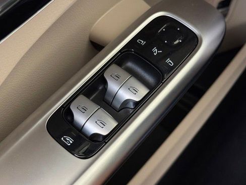 Used 2025 Mercedes-Benz C 300 Sedan image 19