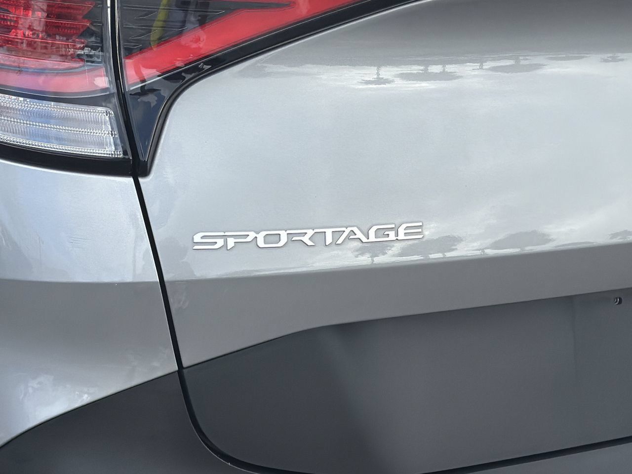 Used 2023 Kia Sportage LX FWD image 9