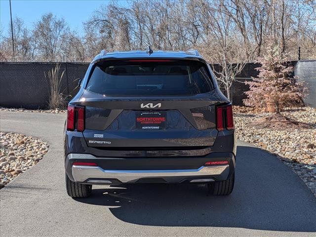 Used 2025 Kia Sorento EX FWD image 4