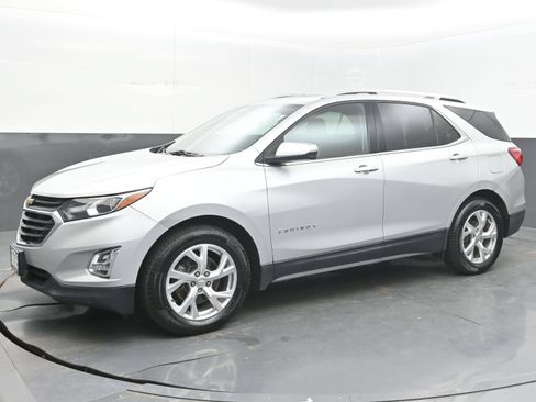 Used 2019 Chevrolet Equinox LT w/ Sun & Navigation Package FWD image 5