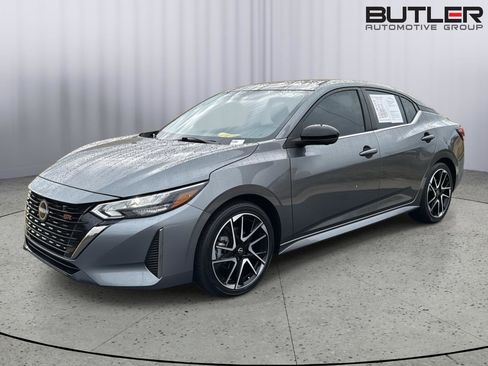 Used 2024 Nissan Sentra SR w/ SR Premium Package image 2