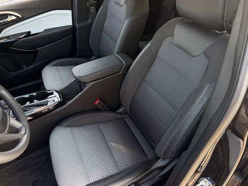 Used 2025 Chevrolet Trax LT image 35