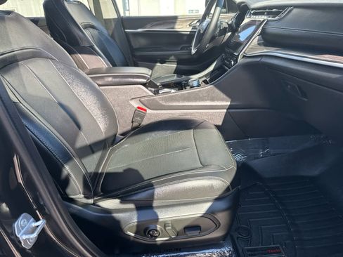 Used 2023 Jeep Grand Cherokee L Limited w/ Luxury Tech Group II AWD/4WD image 12
